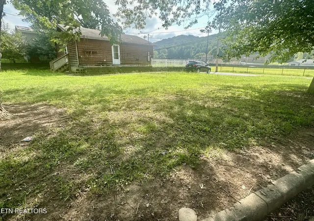 4th image of 428 Kingston Avenue, Oliver Springs, TN 37840 | MLS# 1313163