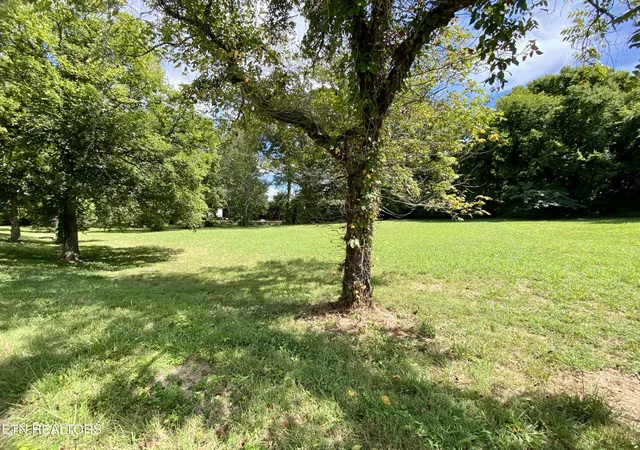 Photo 3 of Sale Pending at 1407 Montvale Rd, Maryville, TN 37803 | MLS# 1313708 | Listing updated on 2026-07-24