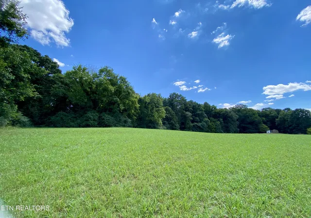 Photo 3 of Sale Pending at 1407 Montvale Rd, Maryville, TN 37803 | MLS# 1313708 | Listing updated on 2026-07-24
