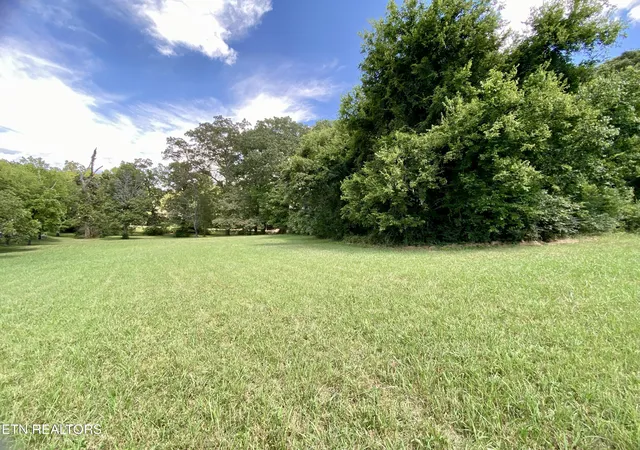 Photo 4 of Sale Pending at 1407 Montvale Rd, Maryville, TN 37803 | MLS# 1313708 | Listing updated on 2026-07-24