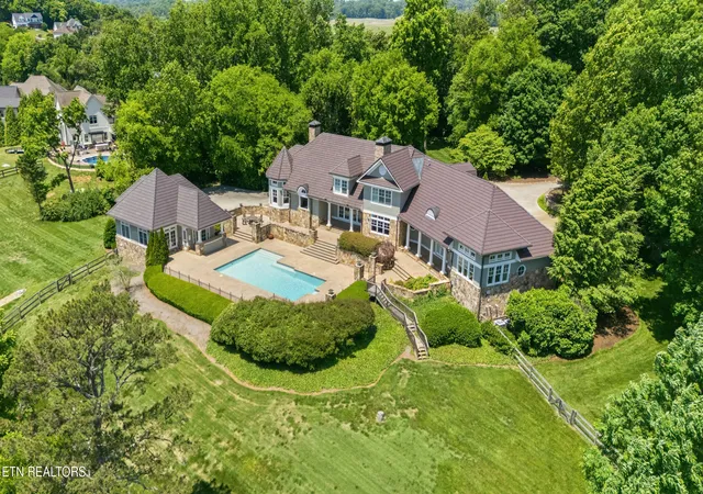 Photo 2 of Sale Pending at 1304 Copperstone Ln, Knoxville, TN 37922 | MLS# 1313317 | Listing updated on 2026-09-11
