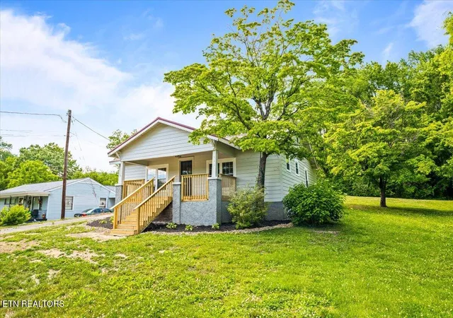 Homes for sale in La Follette, TN | 922 W Central Ave, La Follette, TN 37766 | MLS# 1341050