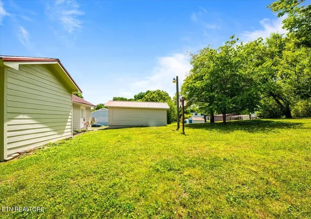 Homes for sale in La Follette, TN | 922 W Central Ave, La Follette, TN 37766 | MLS# 1341050