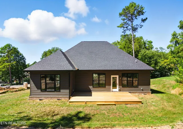 Homes for sale in Loudon, TN | 121 Inagehi Way, Loudon, TN 37774 | MLS# 1314101