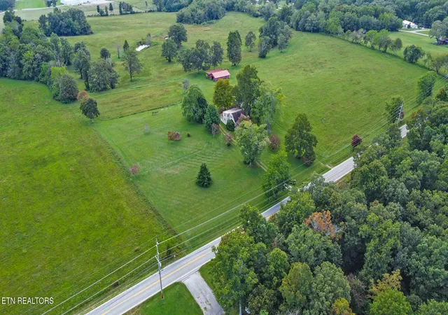 Photo 3 of Single family home for sale at 1386 Pigeon Ridge Rd, Crossville, TN 38555 | MLS# 1314879 | Listing updated on 2026-03-21