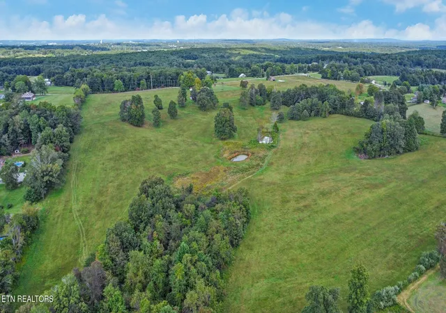 Photo 4 of Single family home for sale at 1386 Pigeon Ridge Rd, Crossville, TN 38555 | MLS# 1314879 | Listing updated on 2026-03-21