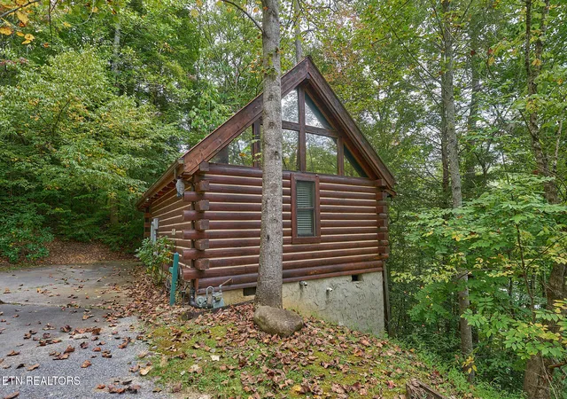 3rd image of 523 Hoot Owl Way, Gatlinburg, TN 37738 | MLS# 1315928
