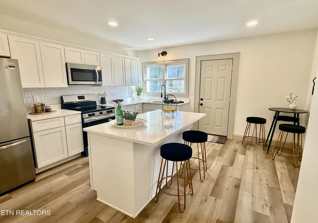 Photo 3 of Single family home for sale at 910 Reed St, Knoxville, TN 37921 | MLS# 1317013 | Listing updated on 2026-09-21