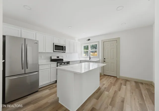 Photo 3 of Single family home for sale at 910 Reed St, Knoxville, TN 37921 | MLS# 1317013 | Listing updated on 2026-09-21