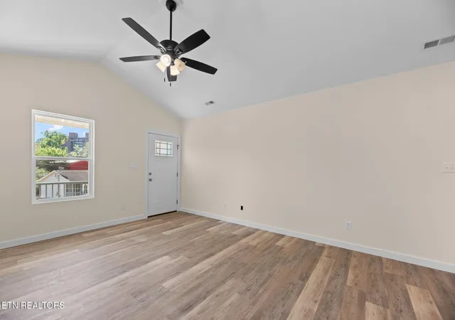Photo 4 of Sale Pending at 1423 Nolan Ave, Knoxville, TN 37921 | MLS# 1316457 | Listing updated on 2026-02-02