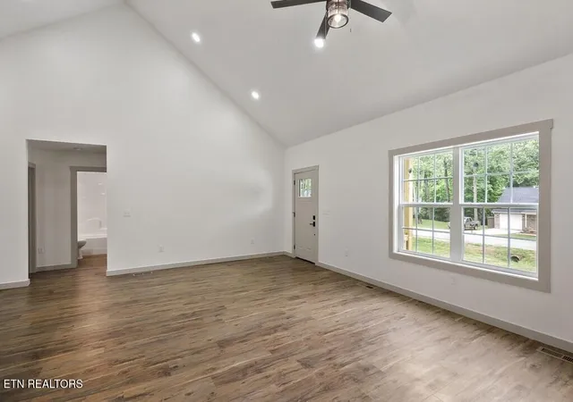Photo 4 of Sale Pending at 130 Rachelle Pl, Baxter, TN 38544 | MLS# 1316506 | Listing updated on 2026-01-28