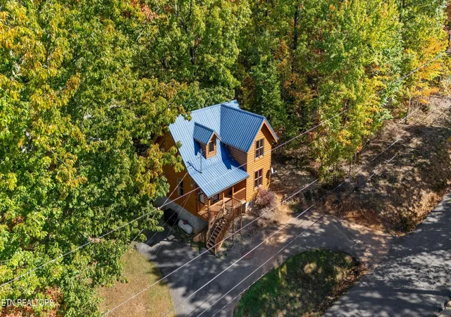Photo 3 of Single family home for sale at 2302 E View Dr, Sevierville, TN 37876 | MLS# 1317620 | Listing updated on 2026-05-27