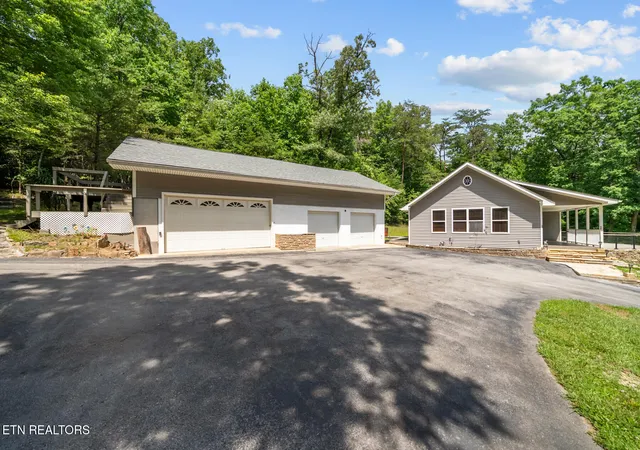 2nd image of 303 Cumberland Cove Rd, Monterey, TN 38574 | MLS# 1318639