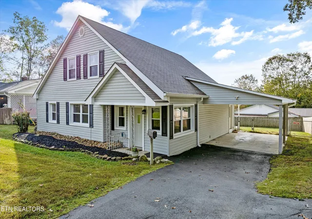 Homes for sale in Oak Ridge, TN | 112 Nasson Ln, Oak Ridge, TN 37830 | MLS# 1318266