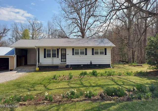 Homes for sale in Jamestown, TN | 1100 North York Hwy, Jamestown, TN 38556 | MLS# 1318585