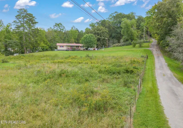 Listing Photo 4 - Condo for sale in building located at 101 142 Autumn Ln, Kingston, TN 37763