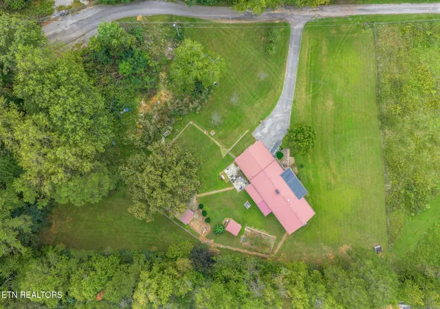 Listing Photo 5 - Condo for sale in building located at 101 142 Autumn Ln, Kingston, TN 37763