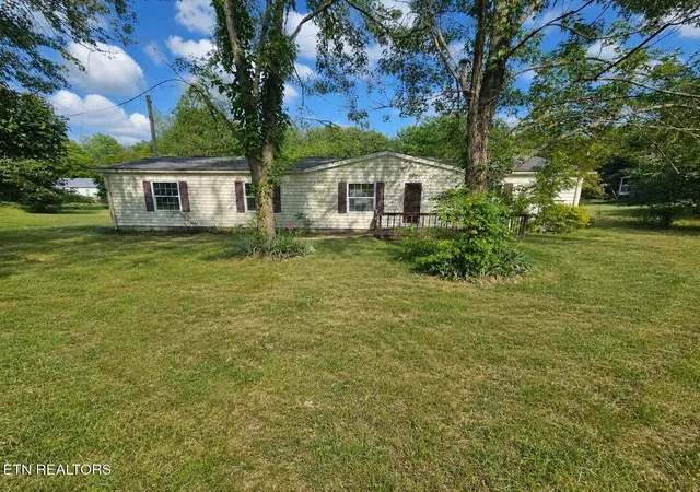 Homes for sale in Chapmansboro, TN | 1006 Pleasant Valley Rd, Chapmansboro, TN 37035 | MLS# 1343167