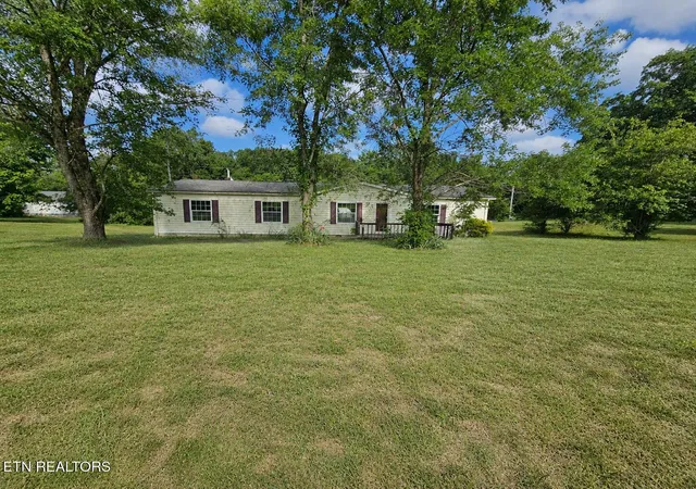 Homes for sale in Chapmansboro, TN | 1006 Pleasant Valley Rd, Chapmansboro, TN 37035 | MLS# 1343167