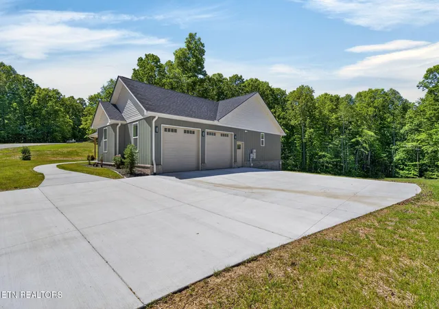 3rd image of 1128 Cumberland View Dr, Crossville, TN 38571 | MLS# 1318774