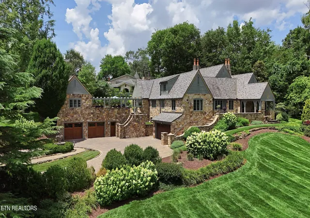 Photo 4 of Single family home for sale at 6203 Westland Dr, Knoxville, TN 37919 | MLS# 1319033 | Listing updated on 2026-07-30