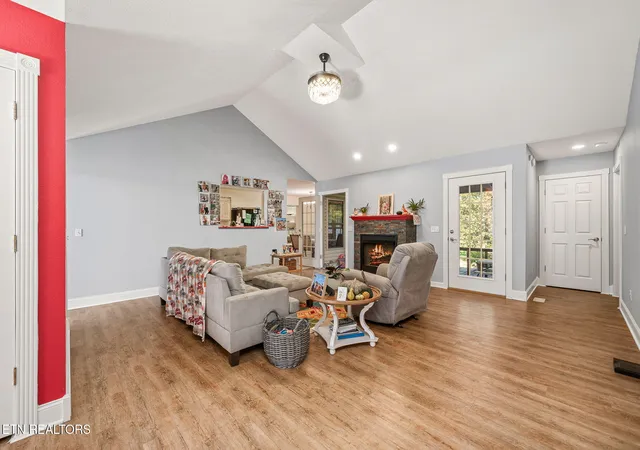 Photo 3 of Single family home for sale at 633 E Deer Crk Dr, Crossville, TN 38571 | MLS# 1319214 | Listing updated on 2026-09-10