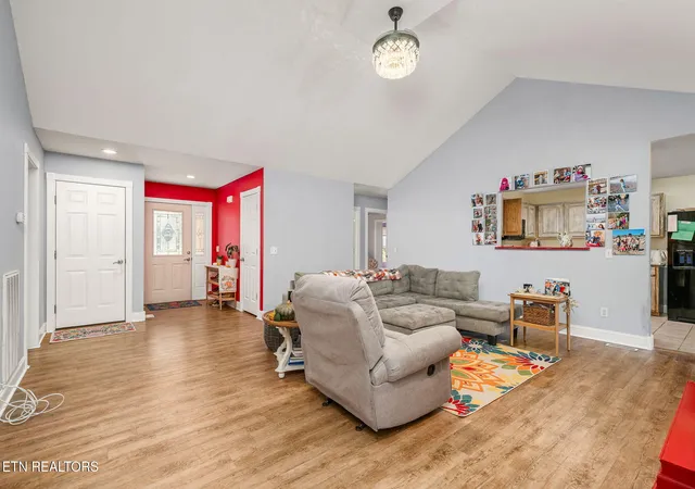 Photo 4 of Single family home for sale at 633 E Deer Crk Dr, Crossville, TN 38571 | MLS# 1319214 | Listing updated on 2026-09-10