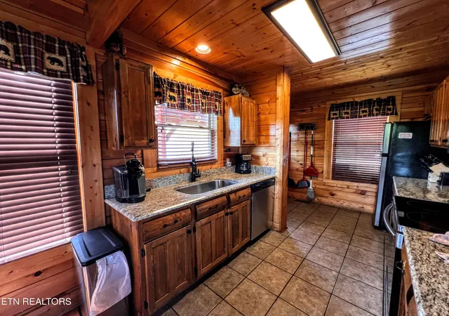Photo 3 of Single family home for sale at 2866 White Oak Ridge Ln, Sevierville, TN 37862 | MLS# 1319291 | Listing updated on 2026-08-27