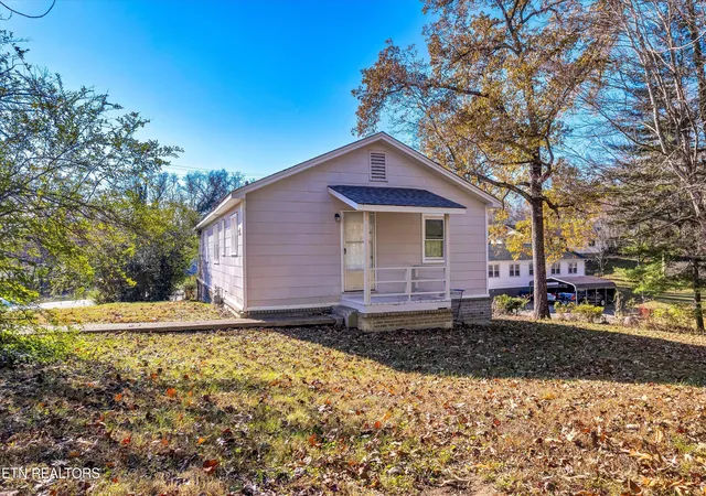Photo 1 of Multi family home for sale at 558/560 W Outer Dr, Oak Ridge, TN 37830 | MLS# 1319382 | Listing updated on 2026-04-20