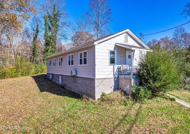Photo 3 of Multi family home for sale at 558/560 W Outer Dr, Oak Ridge, TN 37830 | MLS# 1319382 | Listing updated on 2026-04-20