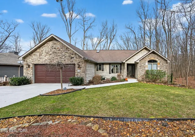 Homes for sale in Crossville, TN | 122 Pineridge Loop, Crossville, TN 38558 | MLS# 1319595