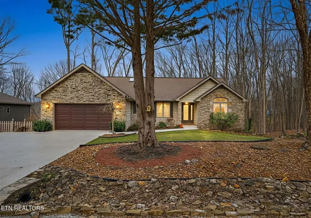 Homes for sale in Crossville, TN | 122 Pineridge Loop, Crossville, TN 38558 | MLS# 1319595