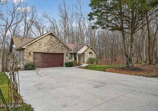 Homes for sale in Crossville, TN | 122 Pineridge Loop, Crossville, TN 38558 | MLS# 1319595