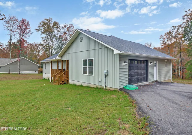 Homes for sale in Jamestown, TN | 172 Creekview Ct, Jamestown, TN 38556 | MLS# 1320194