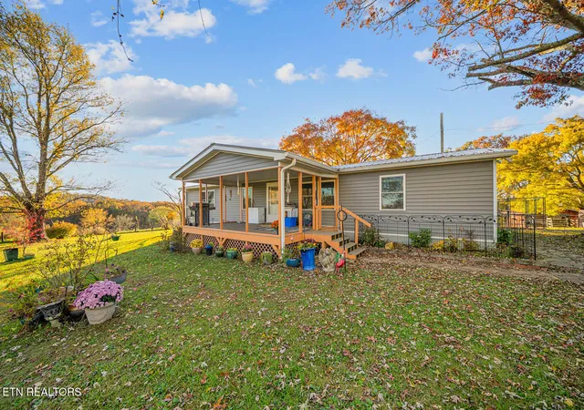 Photo 2 of Single family home for sale at 2633 Claysville Rd, Crossville, TN 38571 | MLS# 1325039 | Listing updated on 2026-08-28