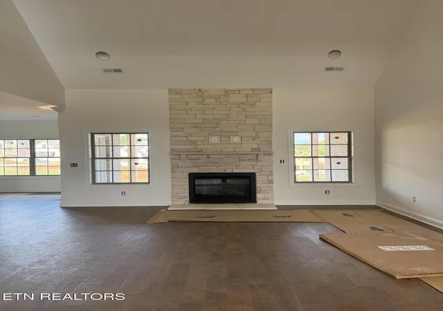 Photo 3 of Single family home for sale at 332 Rugby Manor Ln, Knoxville, TN 37923 | MLS# 1321792 | Listing updated on 2026-08-31