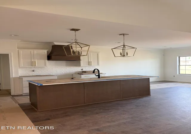 Photo 3 of Single family home for sale at 332 Rugby Manor Ln, Knoxville, TN 37923 | MLS# 1321792 | Listing updated on 2026-08-31