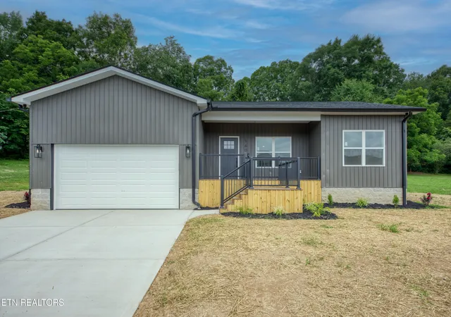Photo 2 of Single family home for sale at 180 Huckleberry Holw, Kingston, TN 37763 | MLS# 1322394 | Listing updated on 2026-06-25