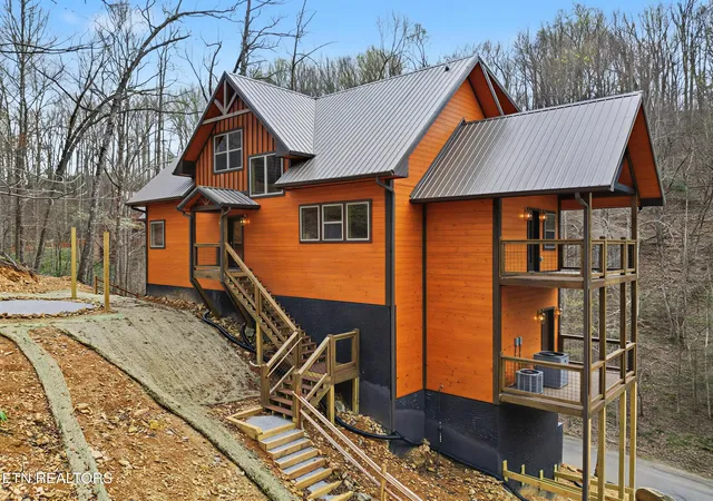 Photo 2 of Single family home for sale at 5165 Riversong Way, Sevierville, TN 37876 | MLS# 1336536 | Listing updated on 2026-10-07