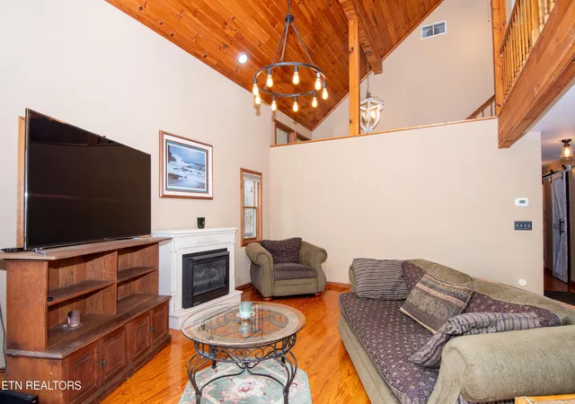 Homes for sale in Walland, TN | 6217 Old Walland Hwy, Walland, TN 37886 | MLS# 1323663