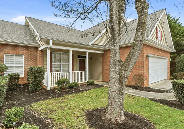 3rd image of 119 Devanshire Ct, Oak Ridge, TN 37830