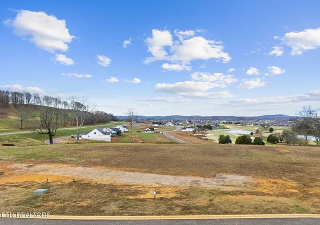 Photo 4 of Sale Pending at 135 Magnolia Hl, Loudon, TN 37774 | MLS# 1323595 | Listing updated on 2026-09-25