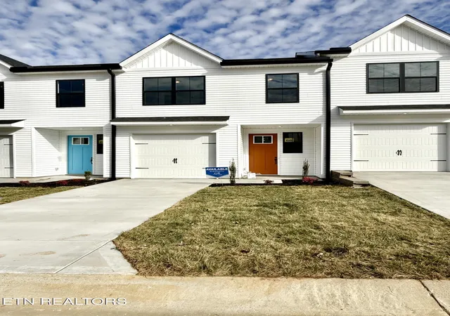 Photo 3 of Sale Pending at 8832 Chapman Tr Way, Knoxville, TN 37920 | MLS# 1323703 | Listing updated on 2026-04-29