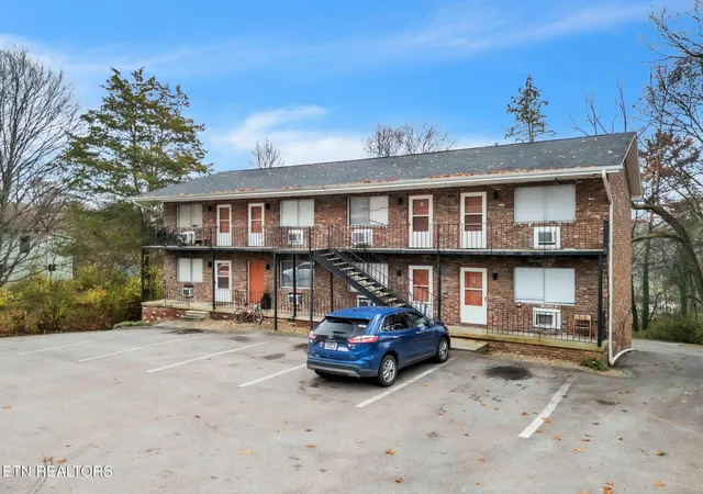 Listing Photo 4 - Condo for sale in building located at 412 Watagua Dr, Knoxville, TN 37918