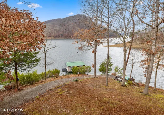 Photo 4 of Single family home for sale at 1420 Lakeview Dr, Sharps Chapel, TN 37866 | MLS# 1324107 | Listing updated on 2026-08-01