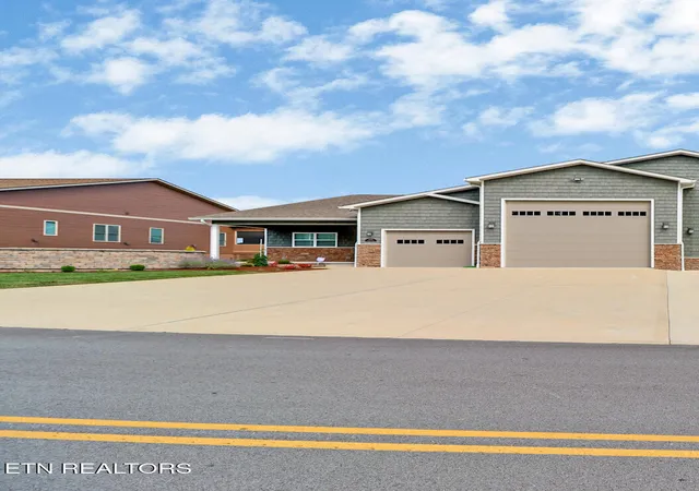 Photo 2 of Sale Pending at 533 Holly Tree Dr, Crossville, TN 38555 | MLS# 1323915 | Listing updated on 2026-01-28