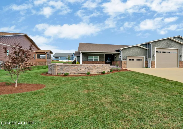 Photo 3 of Sale Pending at 533 Holly Tree Dr, Crossville, TN 38555 | MLS# 1323915 | Listing updated on 2026-01-28