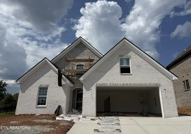 Photo 1 of Single family home for sale at 8867 Dancing Bear Ln, Knoxville, TN 37923 | MLS# 1324278 | Listing updated on 2026-08-31