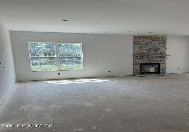 Photo 4 of Single family home for sale at 8867 Dancing Bear Ln, Knoxville, TN 37923 | MLS# 1324278 | Listing updated on 2026-08-31