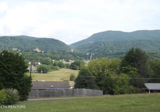 Photo 3 of Sale Pending at 262 Oxford Cir, Harrogate, TN 37752 | MLS# 1324114 | Listing updated on 2026-10-09